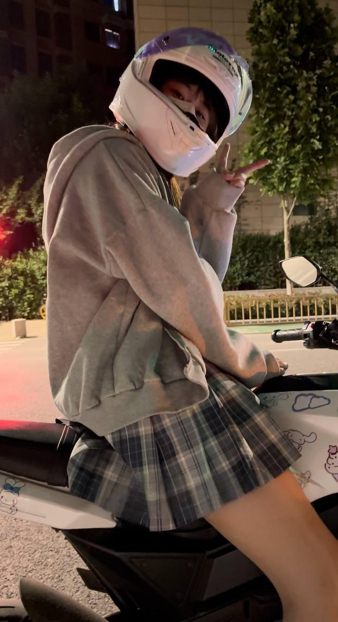 小伙开上小牛电动车也是得吃上了精神小妹 将自己的啪啪视频给曝光出来 让兄弟们都羡慕不已