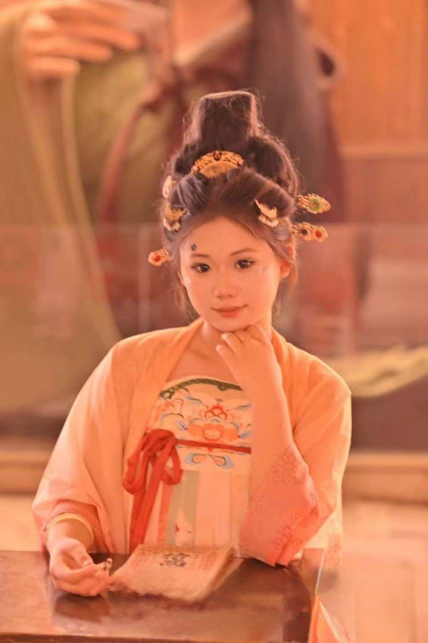 河北唐山河头老街艺术团团长李维金 被内部人员曝光私下拉女演员穿古装提供性服务 探花天堂变淫窝！