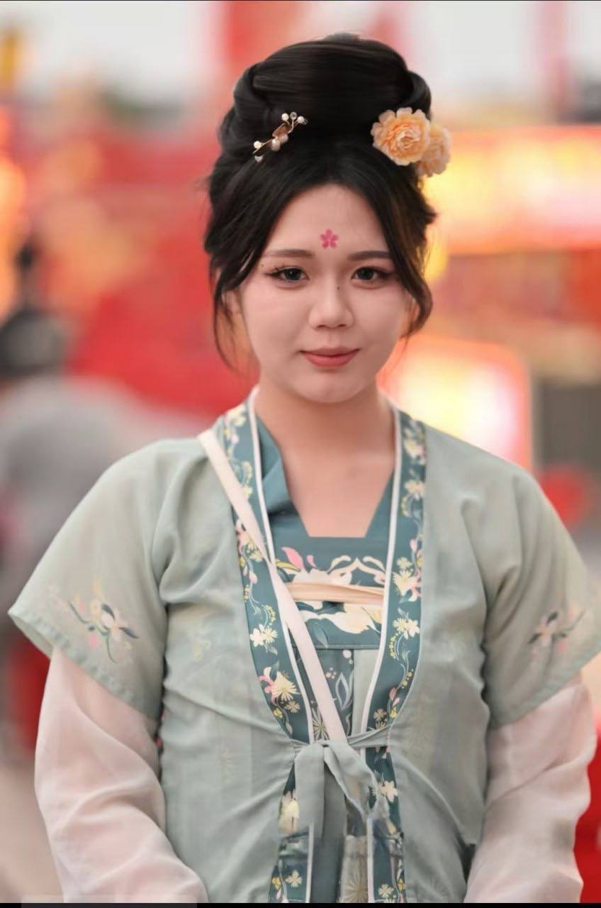 河北唐山河头老街艺术团团长李维金 被内部人员曝光私下拉女演员穿古装提供性服务 探花天堂变淫窝！