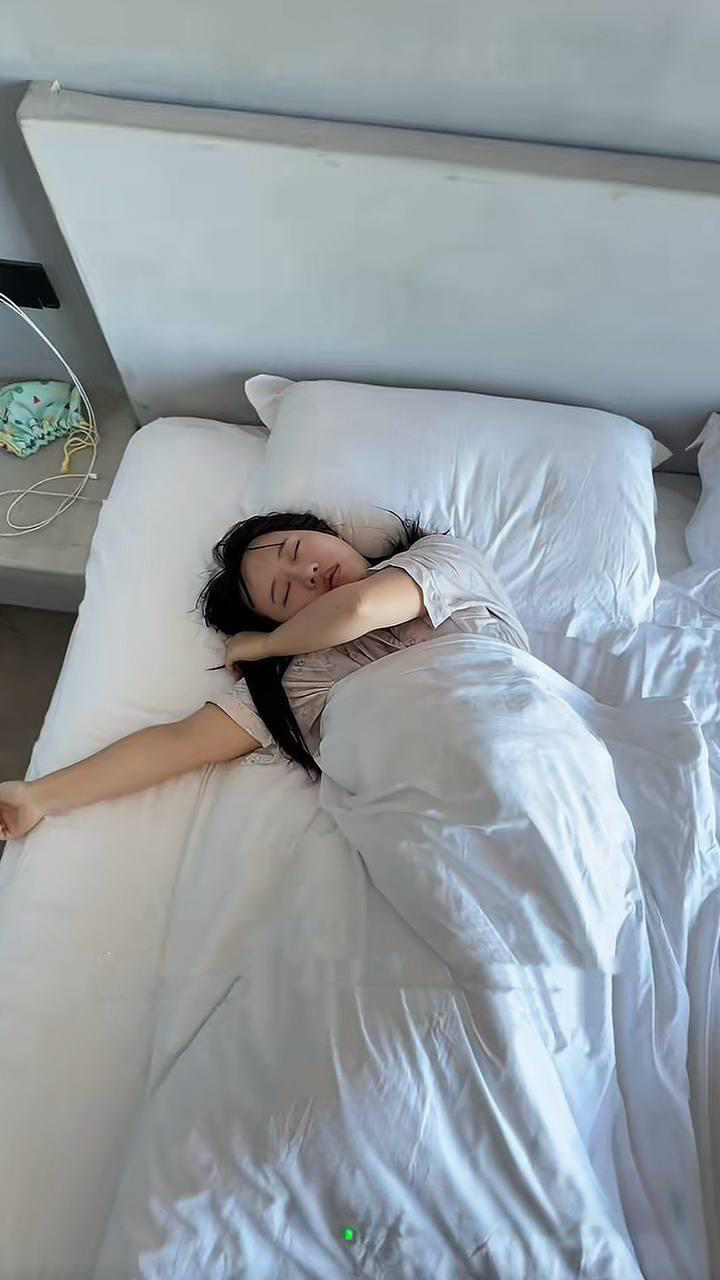 抖音400w粉女网红树莓人设塌房 弃养小动物出轨 私下性爱视频被曝光!